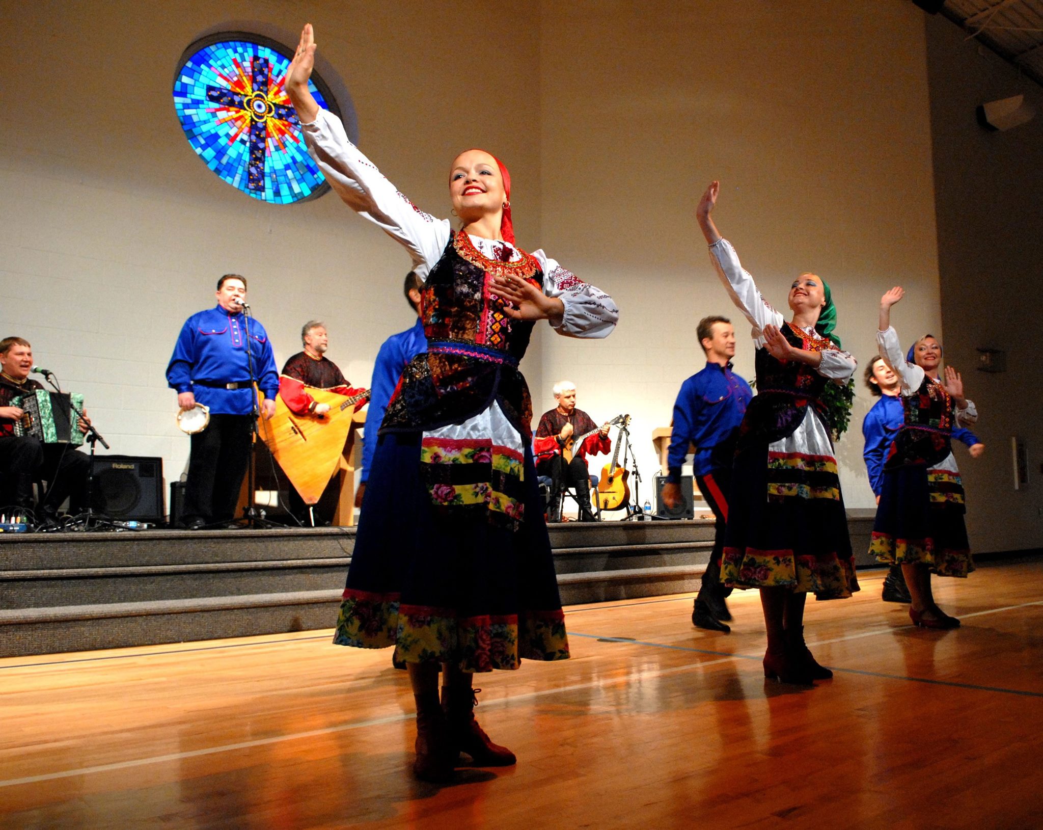 Russian dance. Танец с балалайкой народный. Танец балалайка. Дэнс балалайки. Танцы с балалайкой костюмы.